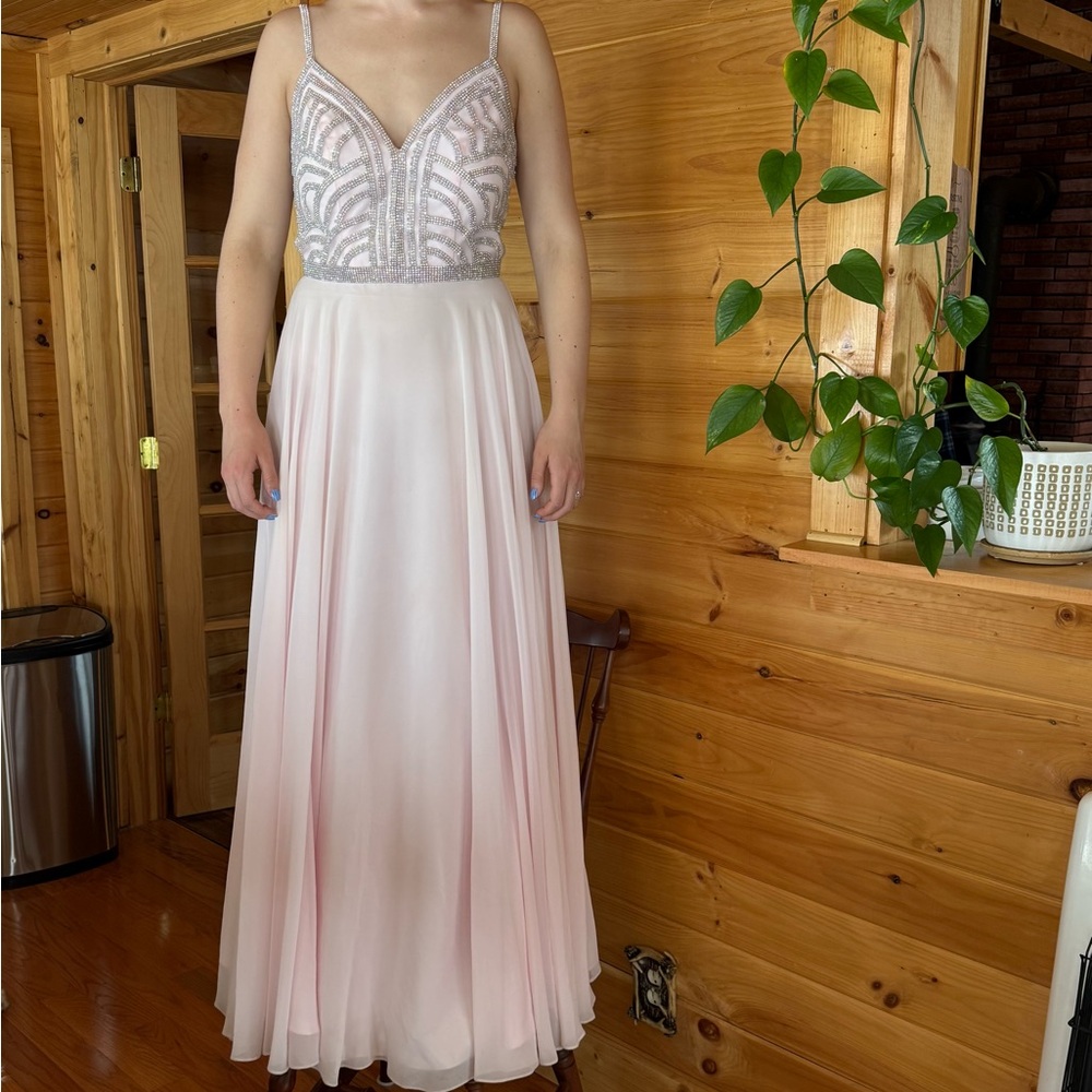 🤎MOVING SALE🤎 Golden Asp Prom Boutique Light Pink Beaded V-Neck Prom Dress